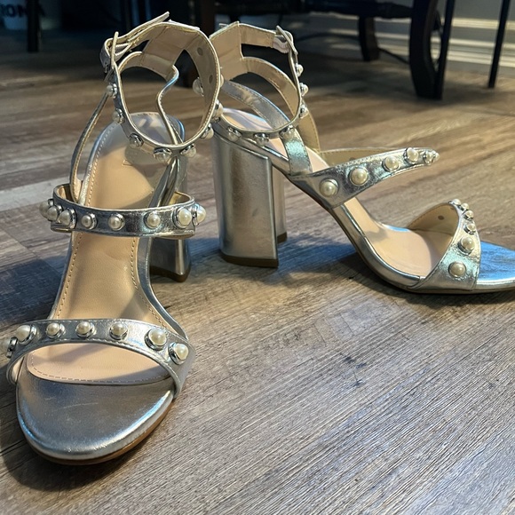 F21 silver & pearl heels - Picture 2 of 3